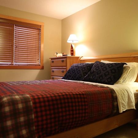 Apartment 405 Bear Creek Crossing Канмор Экстерьер фото