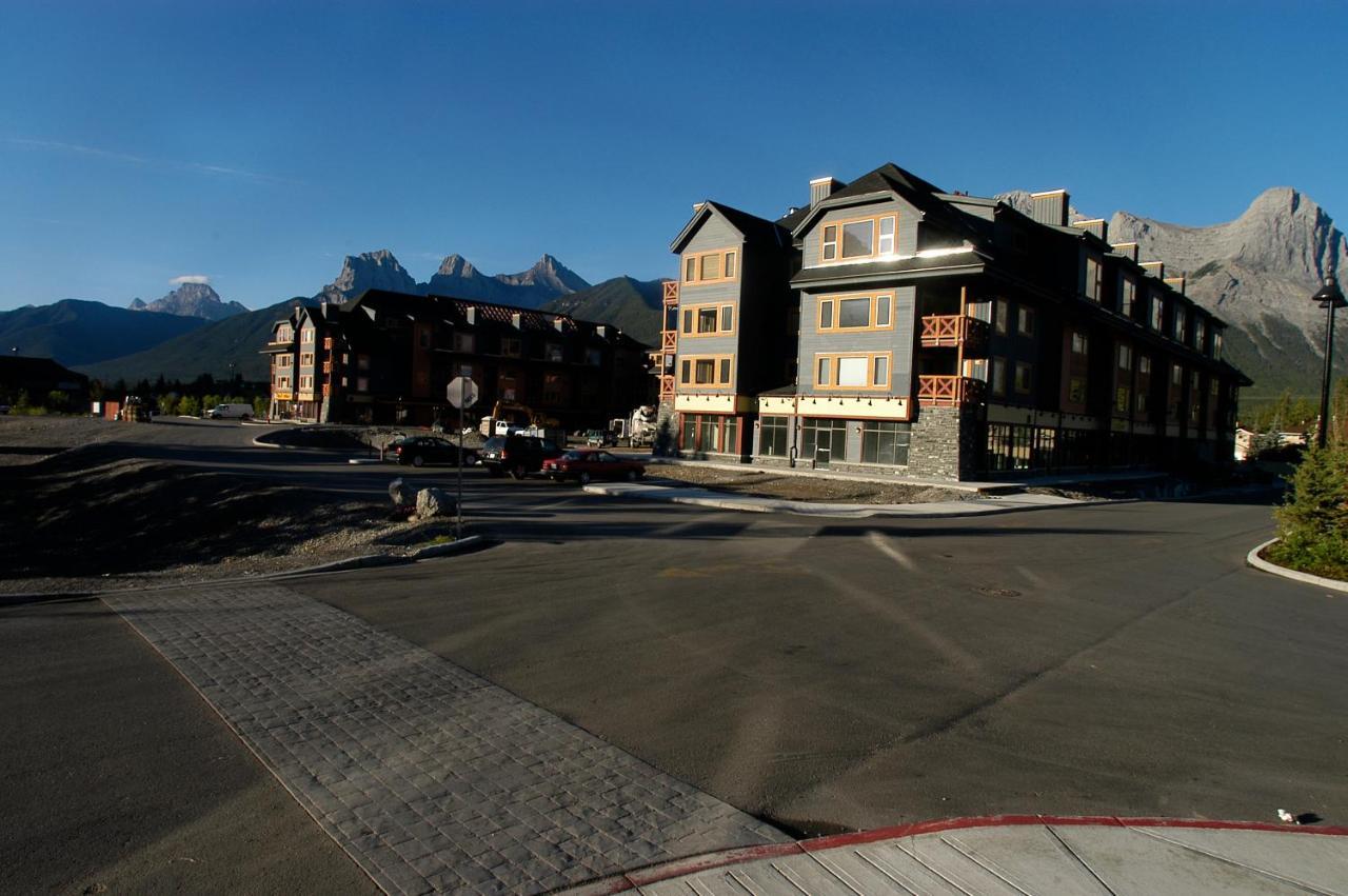 Apartment 405 Bear Creek Crossing Канмор Экстерьер фото